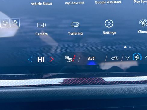 New 2026 Chevrolet Traverse Z71 w/ LPO, Floor Liner Package image 32