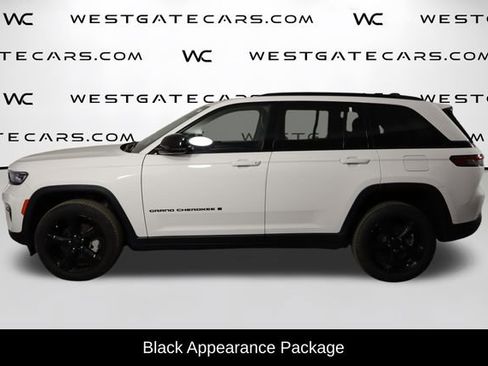 Used 2023 Jeep Grand Cherokee Limited w/ Black Appearance Package image 5