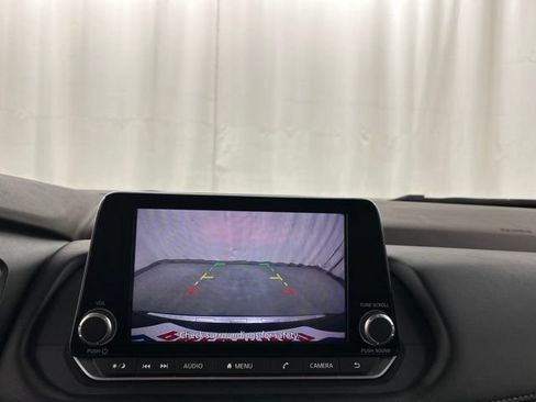 Used 2023 Nissan Rogue SV FWD image 13