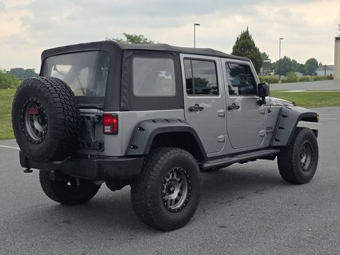 Used 2017 Jeep Wrangler Unlimited Sport w/ Connectivity Group AWD/4WD image 8