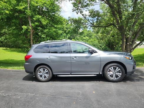 Used 2020 Nissan Pathfinder SV AWD/4WD image 3