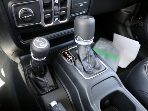 New 2026 Jeep Gladiator Sport AWD/4WD image 23