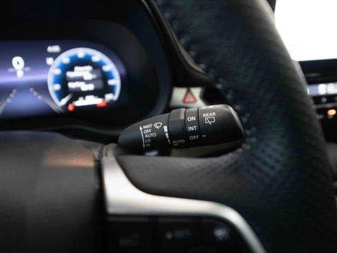 Used 2025 Toyota Sienna Platinum image 14