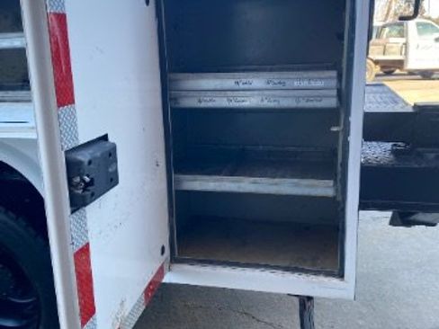 Used 2014 Ford F550 4x4 Regular Cab Super Duty image 16