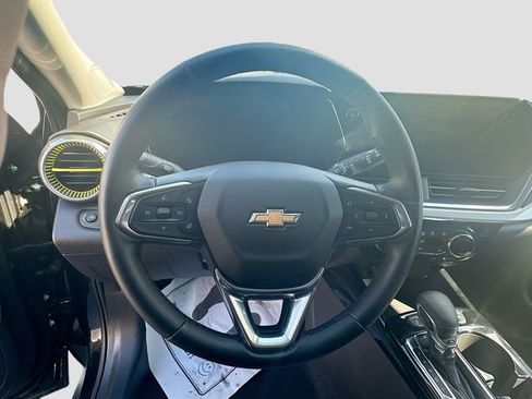 Used 2025 Chevrolet Trax LT w/ Driver Confidence Package image 15