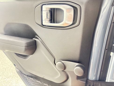 Used 2024 Jeep Wrangler Unlimited Sport AWD/4WD image 12