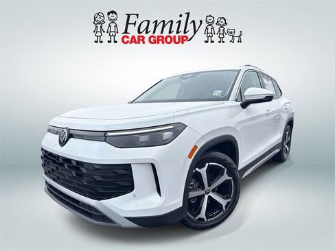 New 2026 Volkswagen Tiguan SE FWD image 1