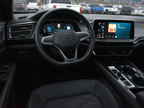 Used 2025 Volkswagen Atlas Cross Sport SE image 15