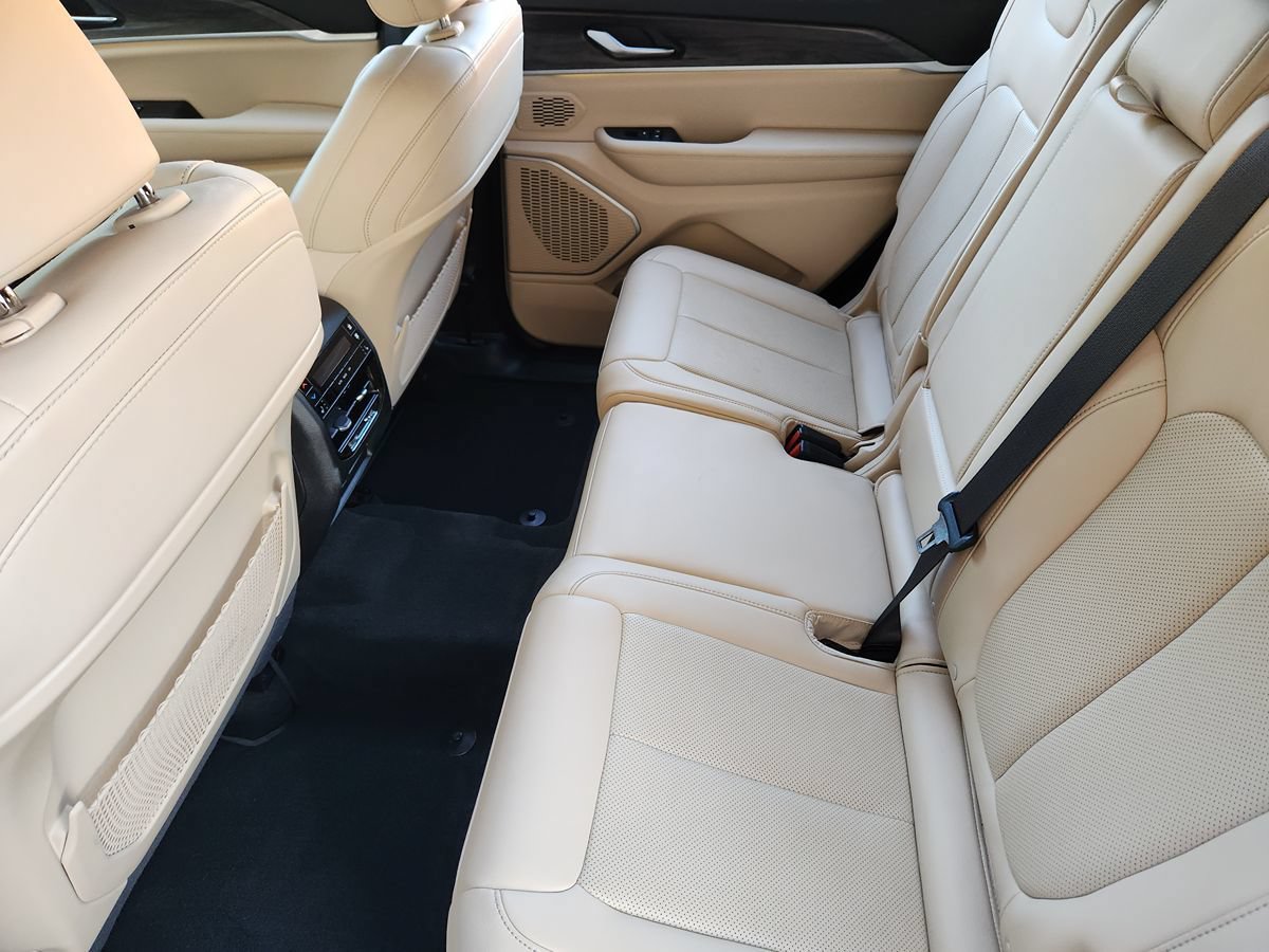 Used 2023 Jeep Grand Cherokee L Limited w/ Luxury Tech Group II RWD image 53