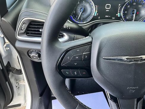 Used 2024 Chrysler Pacifica Limited w/ Uconnect Theater Family Group FWD image 32