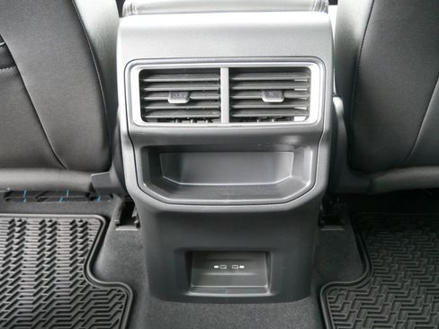 New 2025 Volkswagen Atlas Cross Sport SE image 13