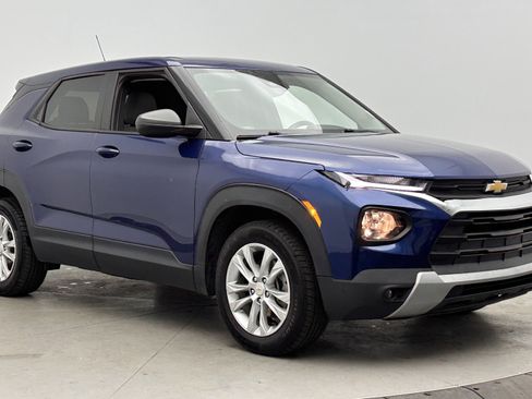Used 2021 Chevrolet TrailBlazer LS image 3