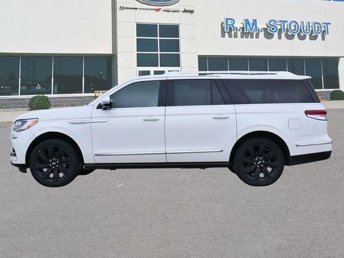 Used 2022 Lincoln Navigator L Reserve image 3
