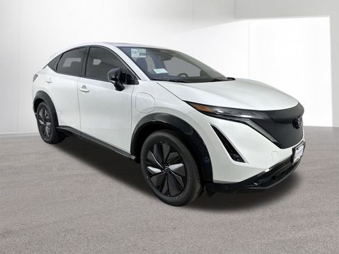 New 2025 Nissan Ariya AWD image 3