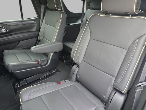 Certified 2024 GMC Yukon SLT w/ SLT Luxury Package AWD/4WD image 15