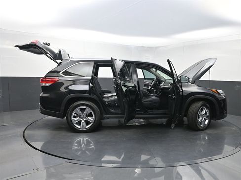 Used 2019 Toyota Highlander Limited image 38