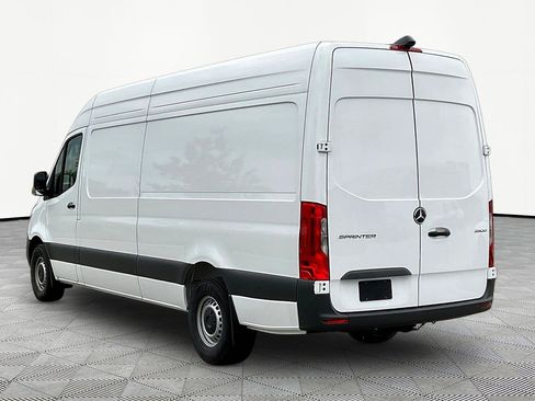 Used 2025 Mercedes-Benz Sprinter 2500 image 4