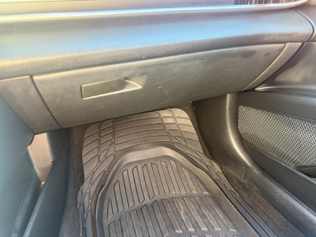 Used 2021 Hyundai Elantra Limited FWD image 18