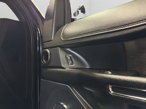 Used 2021 Ford Expedition Limited image 17