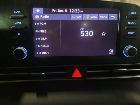 Used 2022 Hyundai Elantra SE image 25