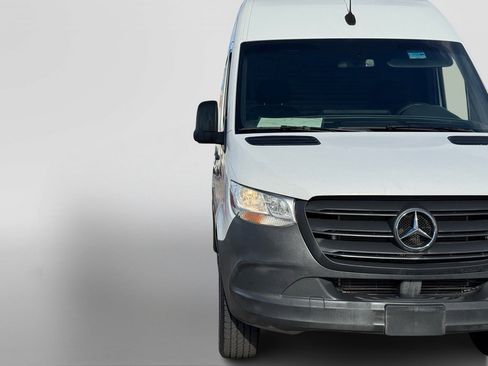 Used 2020 Mercedes-Benz Sprinter 2500 image 11