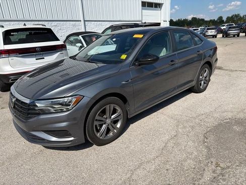 Used 2019 Volkswagen Jetta R-Line w/ R-Line Cold Weather Package FWD image 2