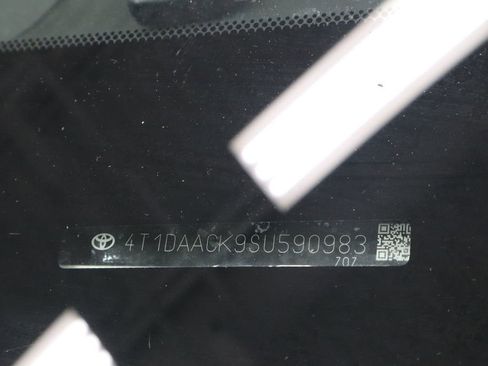 Used 2025 Toyota Camry LE image 27