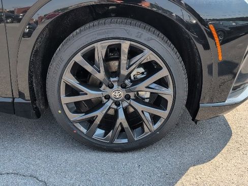 New 2025 Toyota Crown Signia Limited image 27