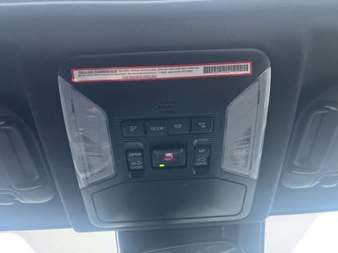 Used 2022 Toyota RAV4 SE image 31