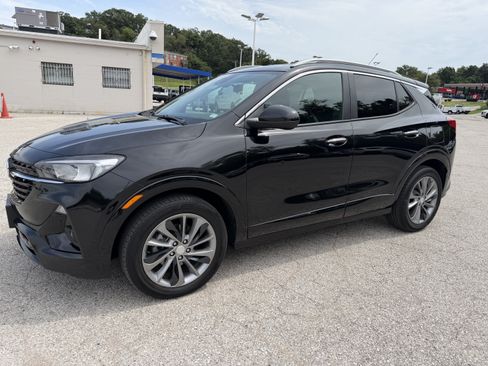 Used 2023 Buick Encore GX Select w/ Experience Buick Package FWD image 3