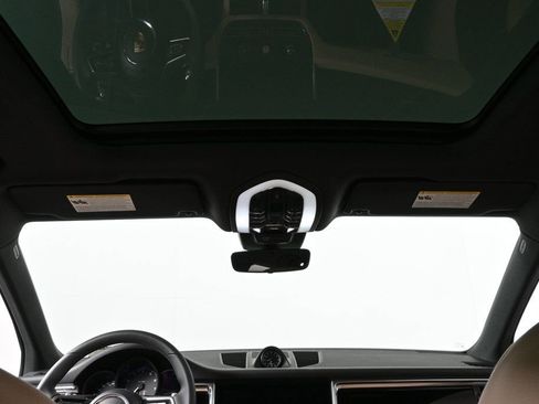 Certified 2025 Porsche Macan image 20