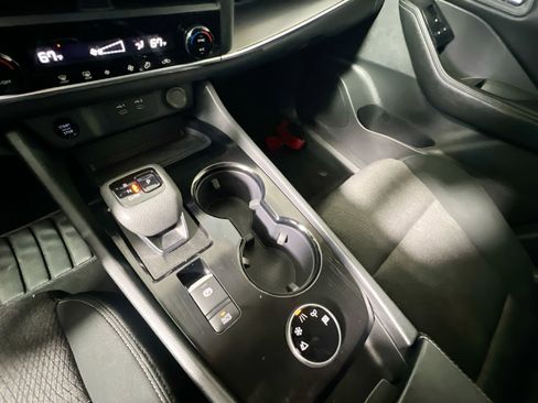 Used 2024 Nissan Rogue SV image 26