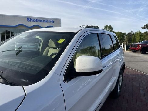 Used 2022 Jeep Grand Cherokee Laredo E image 5