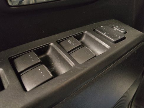 Used 2014 MAZDA MAZDA5 Sport image 27