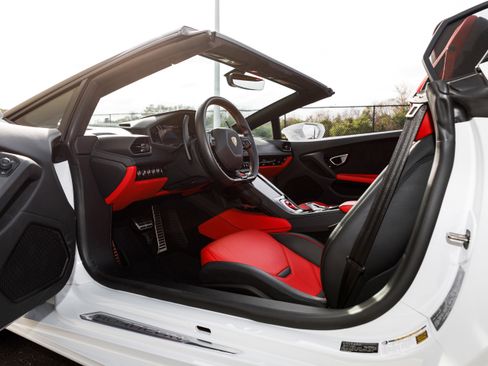 Used 2024 Lamborghini Huracan EVO image 31