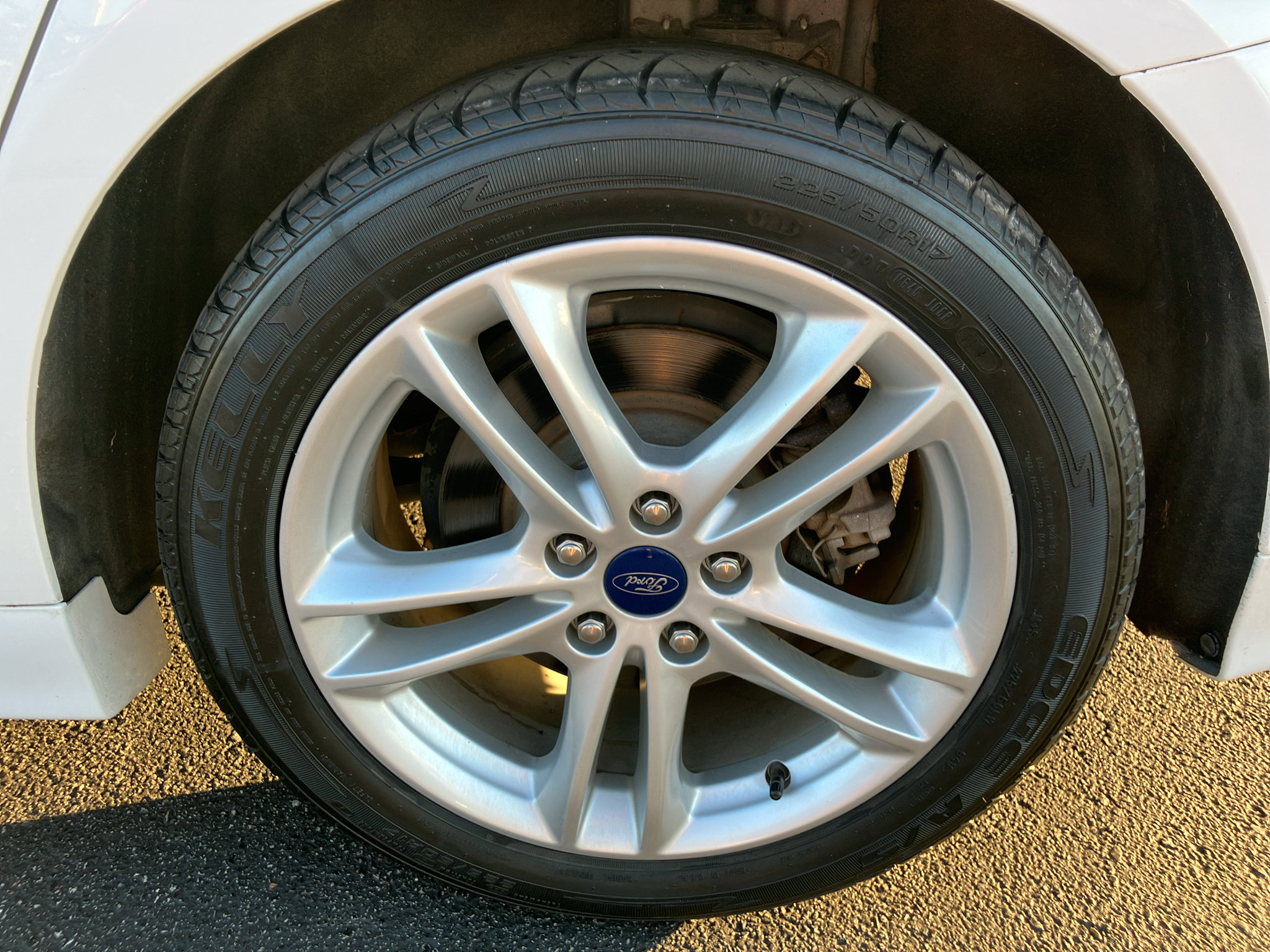 Used 2018 Ford Fusion SE FWD image 12