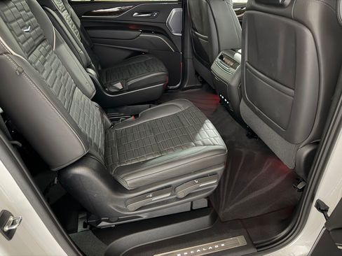 Certified 2024 Cadillac Escalade ESV Premium Luxury Platinum AWD/4WD image 52