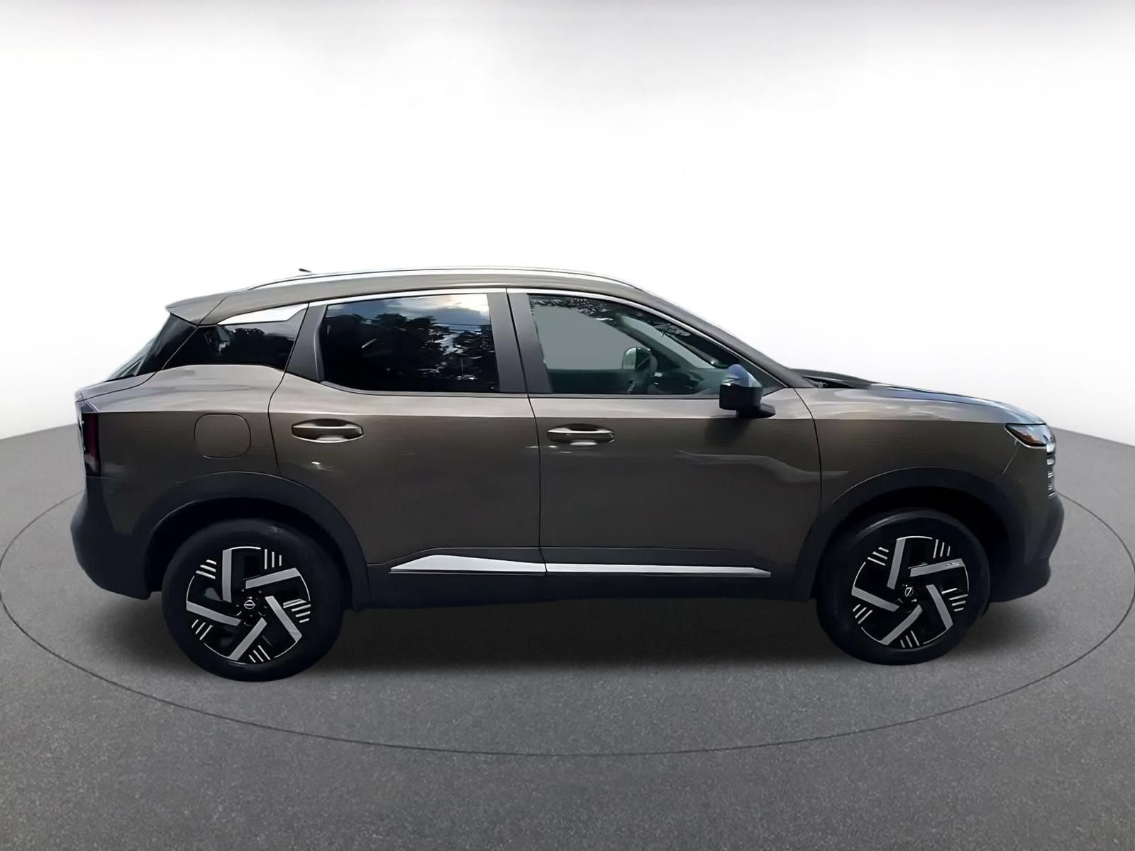 Used 2026 Nissan Kicks SV w/ Cold Weather Package FWD image 15