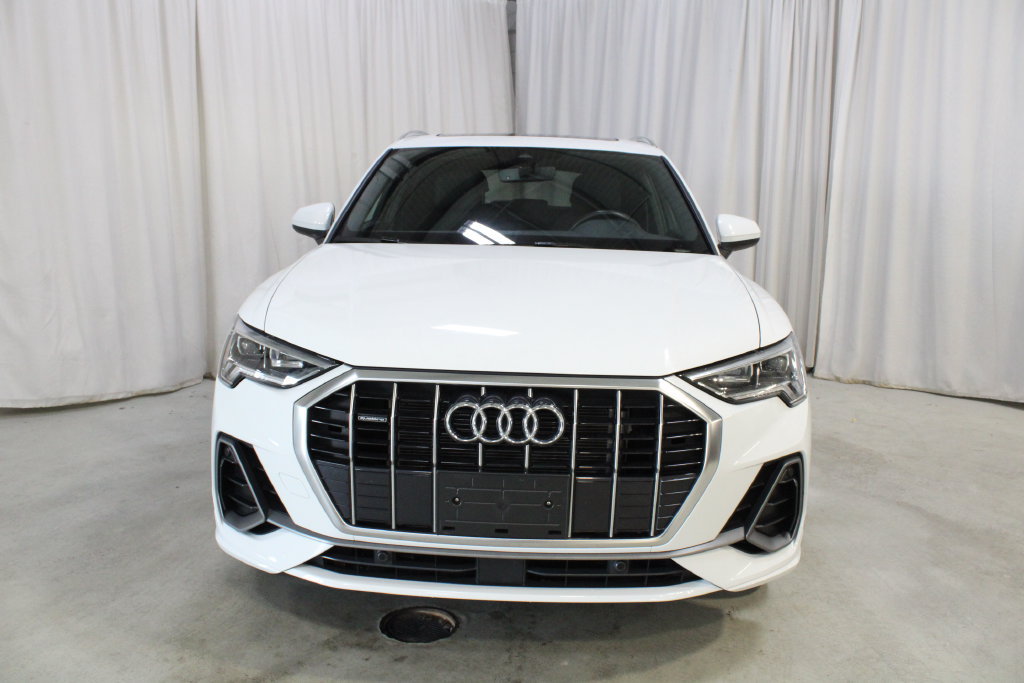 Used 2024 Audi Q3 2.0T Premium w/ Convenience Package AWD/4WD image 37