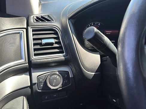 Used 2019 Ford Explorer Platinum AWD/4WD image 30