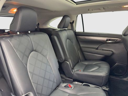 Used 2020 Toyota Highlander Platinum FWD image 46