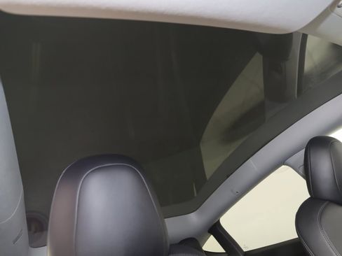 Used 2021 Tesla Model Y Long Range image 12