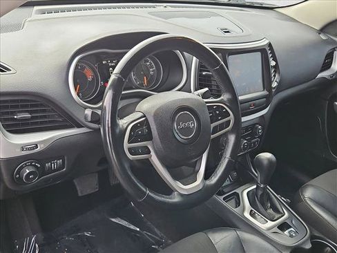 Used 2018 Jeep Cherokee Latitude Plus image 10