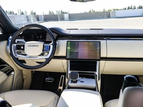 New 2025 Land Rover Range Rover SE image 19