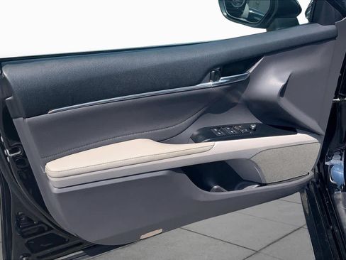 Used 2018 Toyota Camry XLE FWD image 22