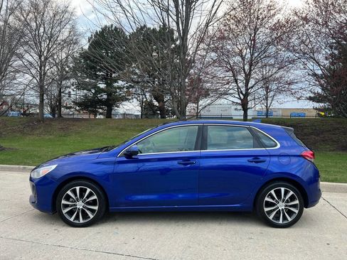 Used 2019 Hyundai Elantra GT image 15