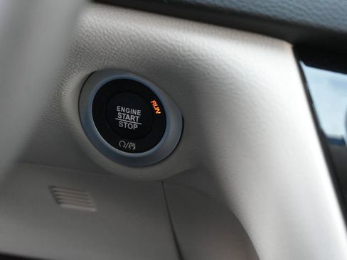 Used 2024 Chrysler Pacifica Touring-L image 21