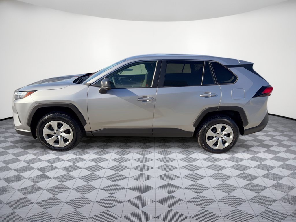 Used 2025 Toyota RAV4 LE AWD/4WD image 2
