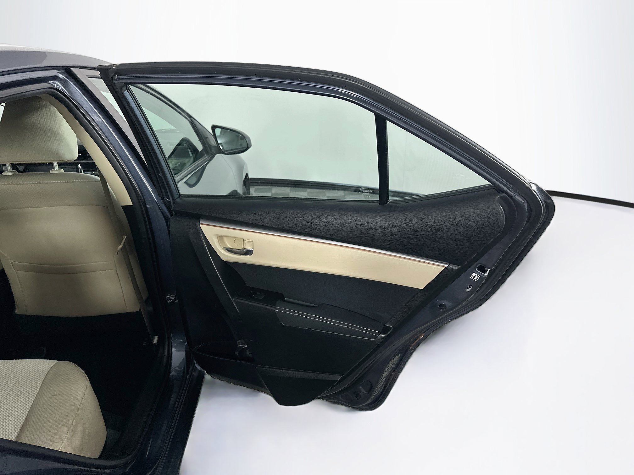 Used 2014 Toyota Corolla LE FWD image 28
