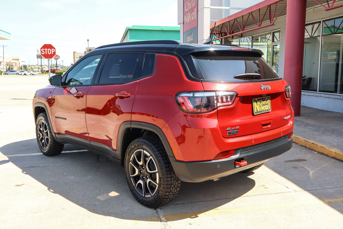 Used 2025 Jeep Compass Trailhawk AWD/4WD image 6